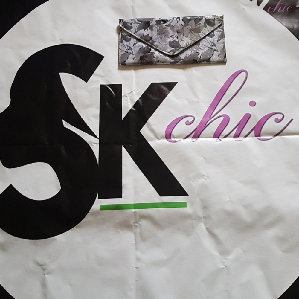 Black multi color clutch. Great accessary piece